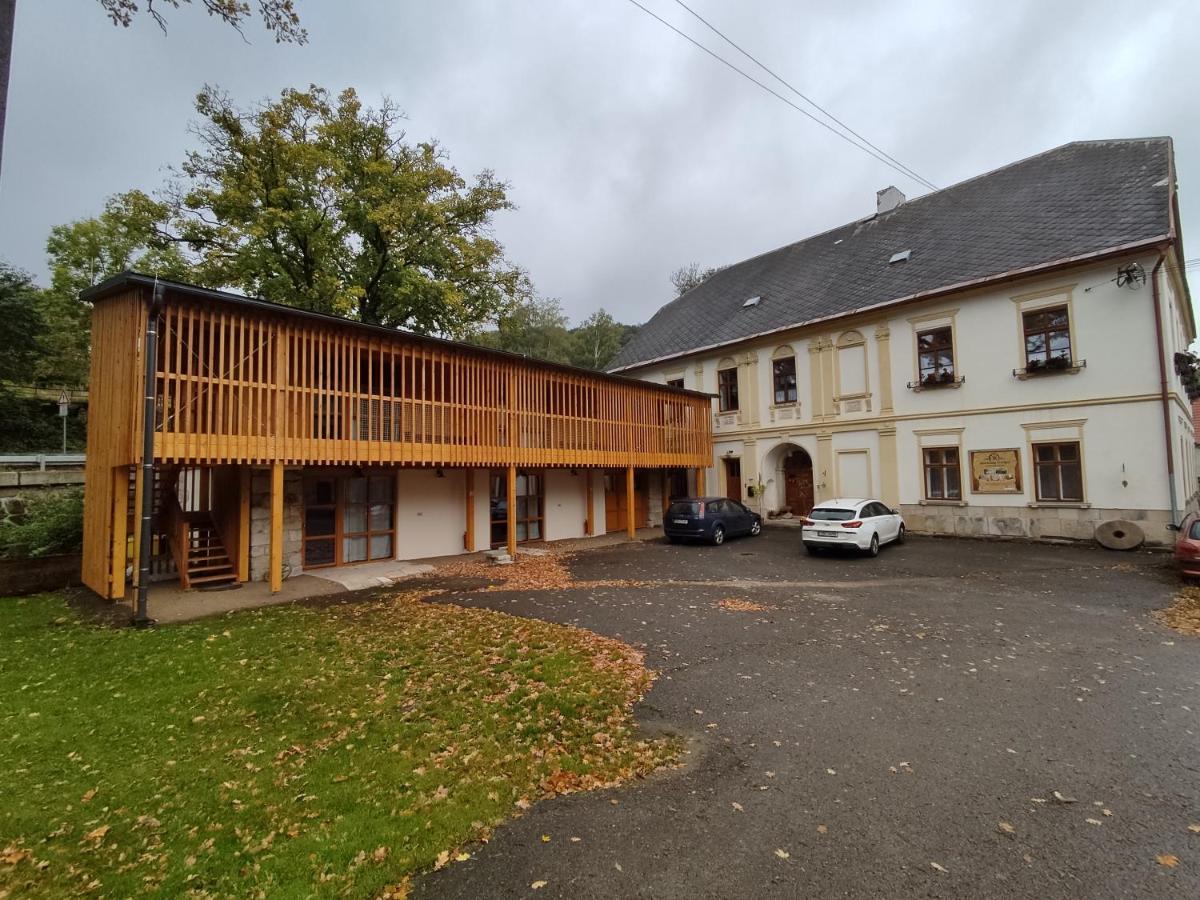 Apartment Ve Mlyne Teplice nad Metují Eksteriør billede